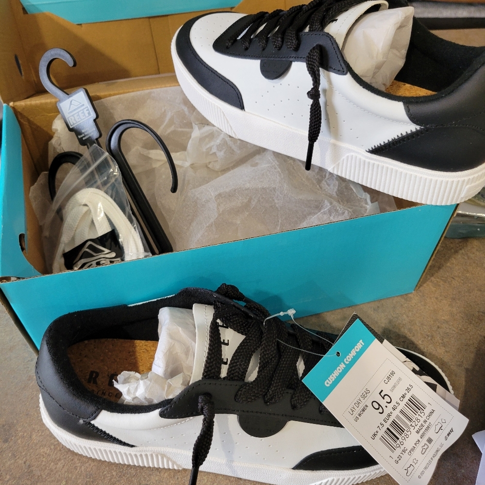 Womens Reef Lay Day Seas Black/White leather 9.5